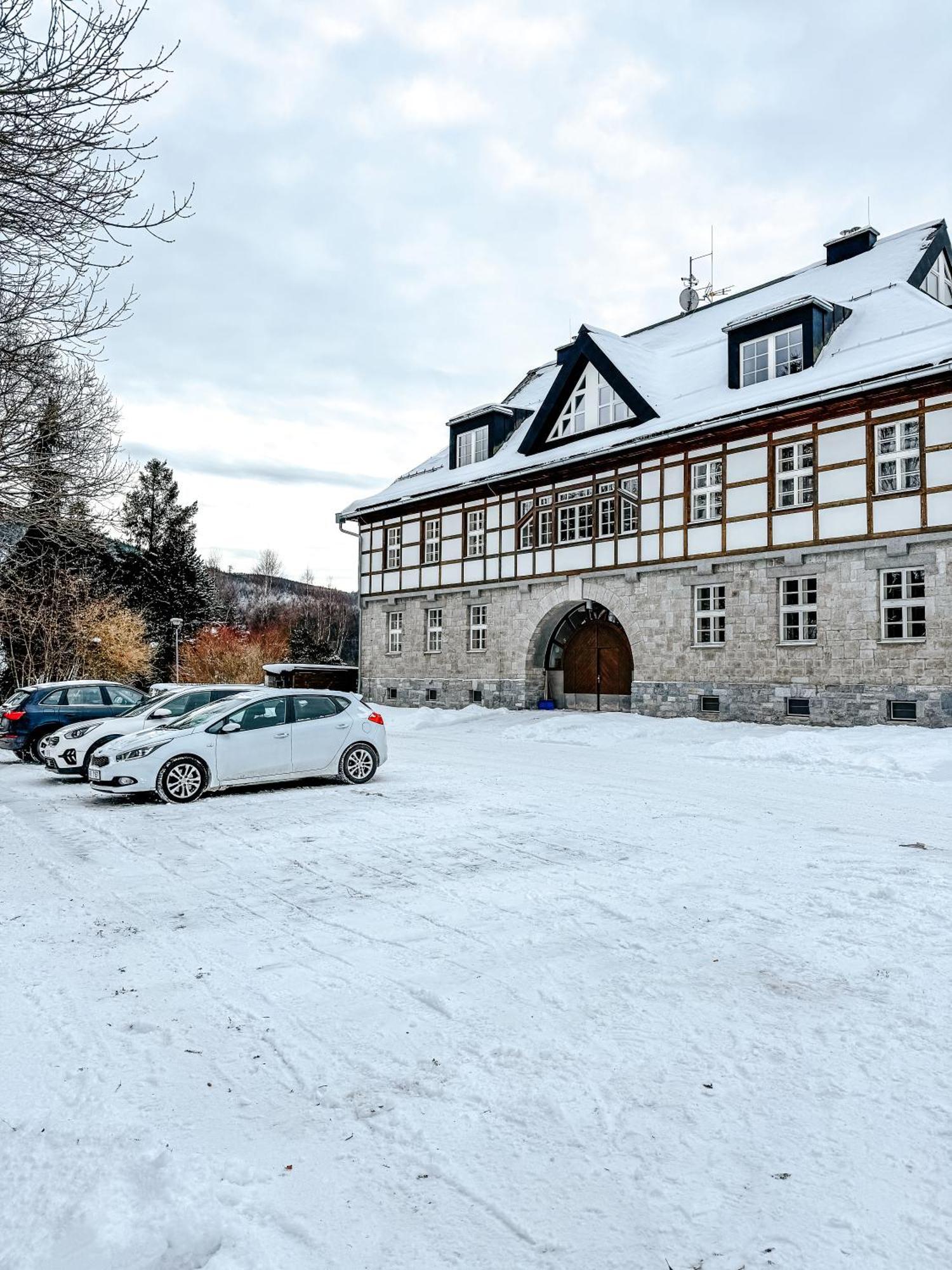 Theresian Apartment Ostruzna Exterior photo