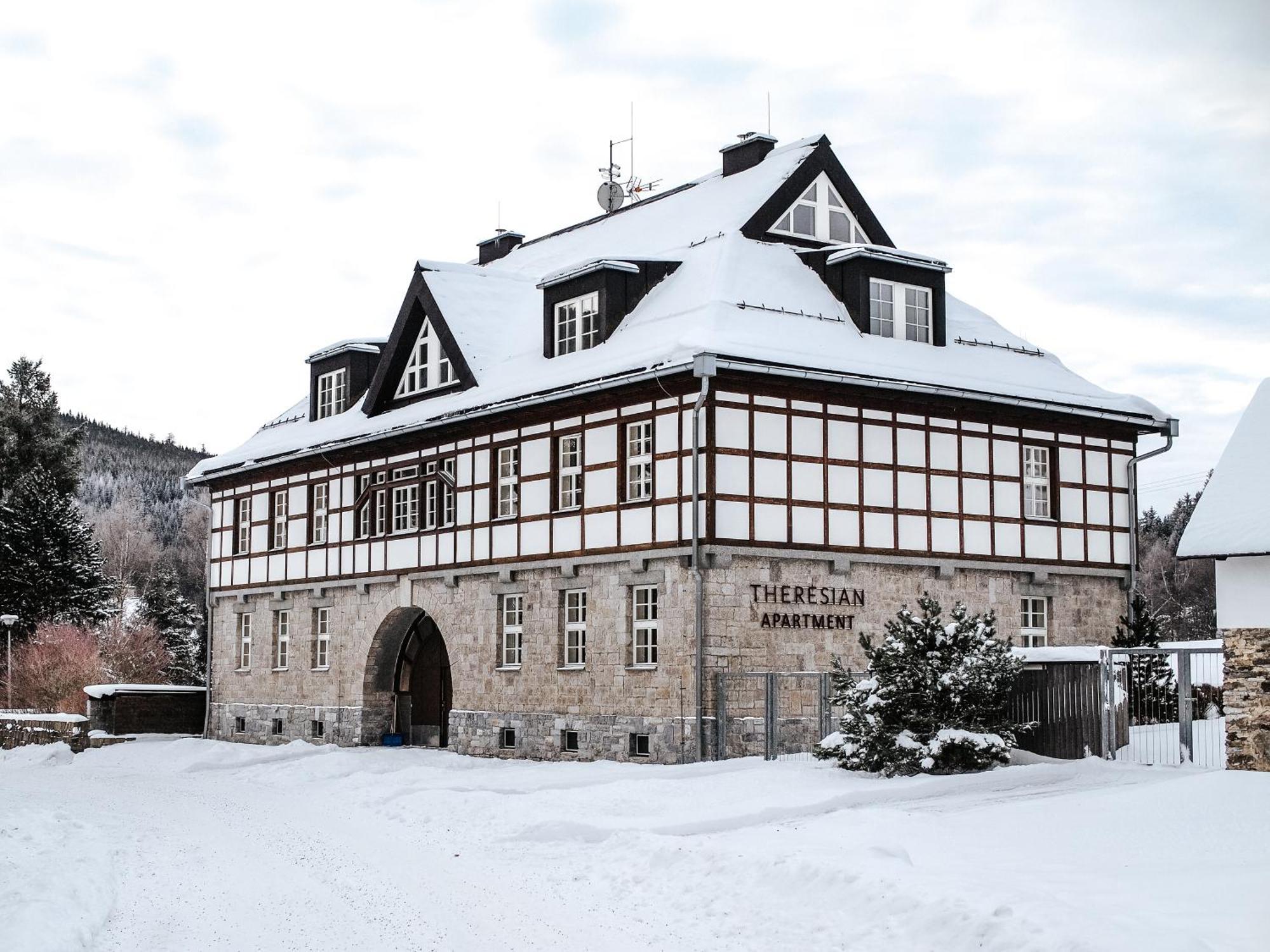 Theresian Apartment Ostruzna Exterior photo