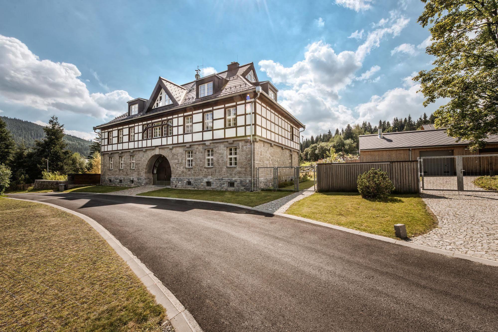 Theresian Apartment Ostruzna Exterior photo