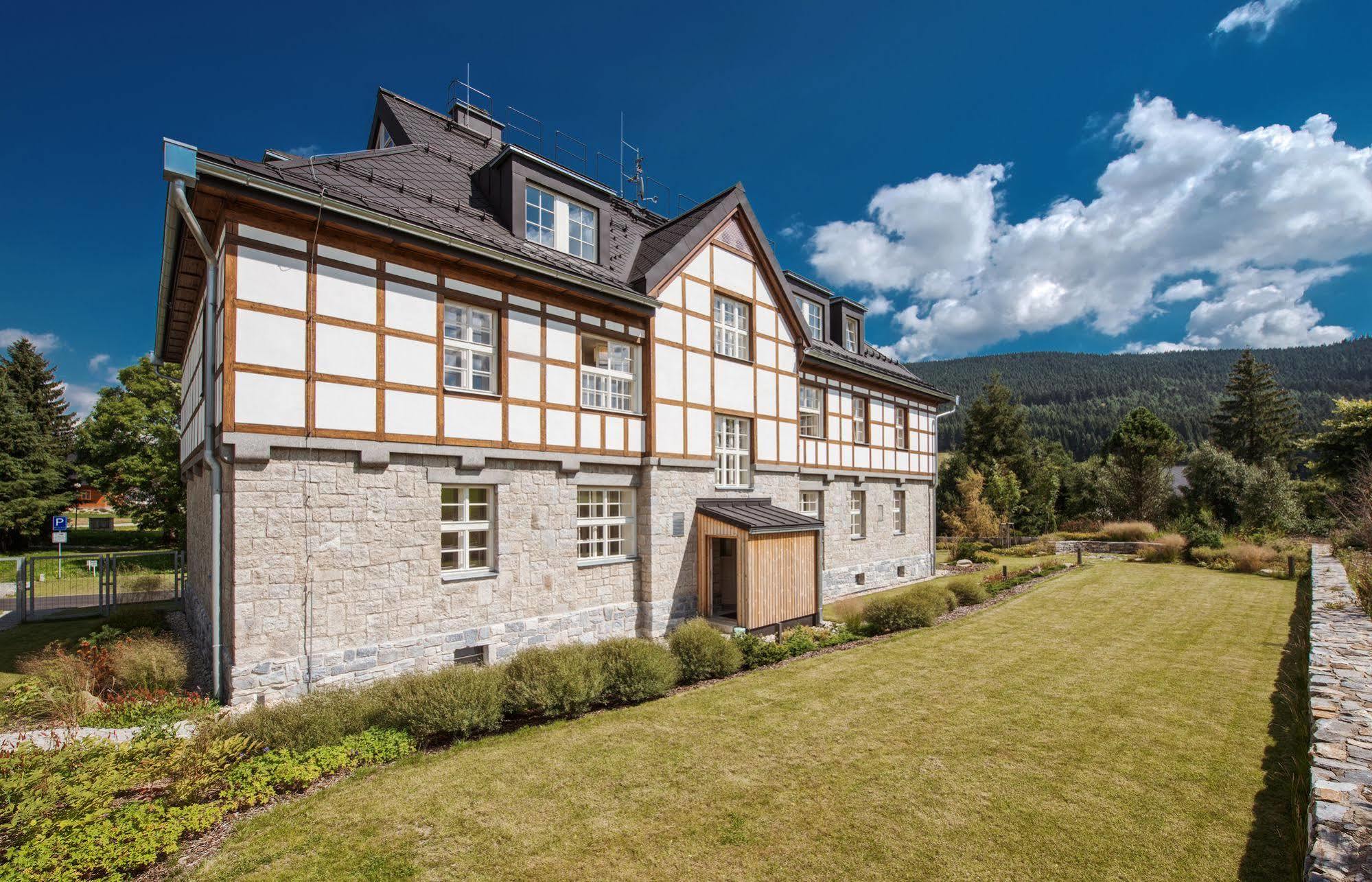 Theresian Apartment Ostruzna Exterior photo